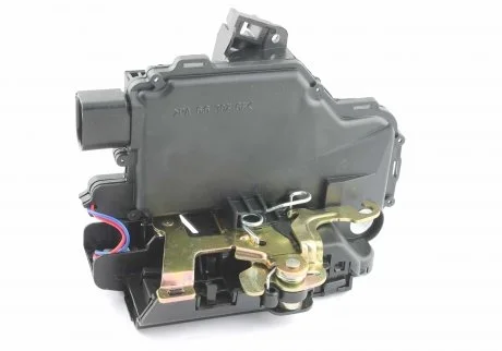 Замок двери передний левый VAG Leon Octavia Passat 96-10 AND 31837039