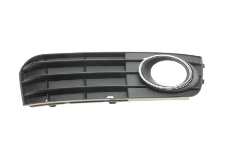 Накладка противотуманной фары правой с хромированным кольцом Audi A4 (08-15) (88 DPA 88071820302