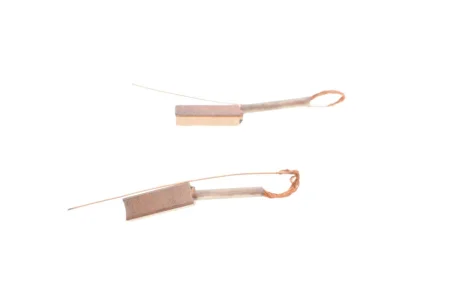 Щітки генератора (2шт) (6x4x17,5) ALFA 145/146/155/156/164/166/GTV/SPIDER AUDI 80/100/A3/A4/A6/A8 C MAGNETI MARELLI 940113190032