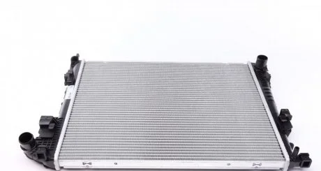 Фото радіатор охолодження двигател Trafic/Vivaro 2.0dCi 06- (+/-AC) MAHLE / KNECHT CR1237000S Радіатор охолодження двигател Trafic/Vivaro 2.0dCi 06- (+/-AC) MAHLE / KNECHT CR1237000S