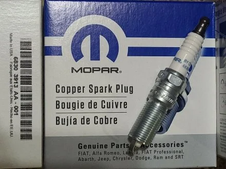 Свіча запалювання Mopar 68303913AA