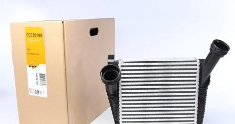 Фото радіатор інтеркулера NRF 30198 Радіатор інтеркулера NRF 30198