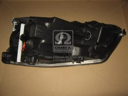 Фара права з моторчиком VW Caddy (10-) H4 одиночний відбивач (20-C473-05-2B) TYC 20C473052B