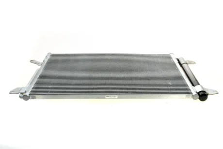 Конденсатор (радіатор) кондиціонера Valeo 812665